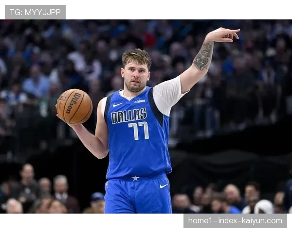 东契奇场均34+8+8诠释持球核心价值,独行侠进攻体系日趋成熟 东契奇场均34+8+8诠释持球核心价值,独行侠进攻体系日趋成熟